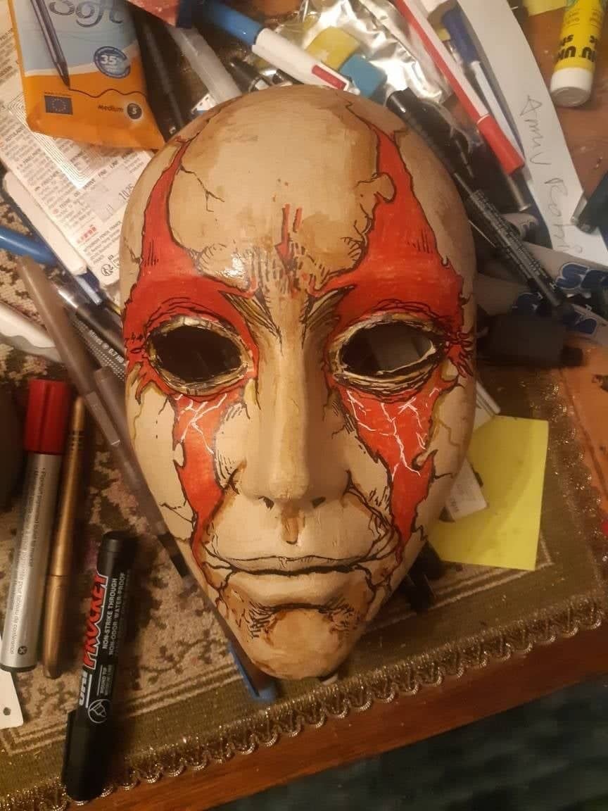 Masque squelette rouge et beige